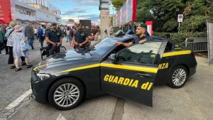 Poltrona in affitto come posto letto alla Mostra del cinema: maxi sanzioni ai b&b abusivi del Lido