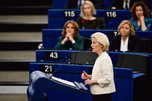 Von der Leyen accélère la dérégulation pour combler « le retard » de l’UE sur l’IA