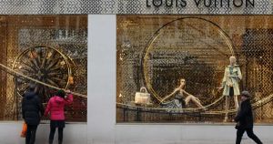 LVMH perde 55% desde o pico e agora vale 201 bilhões de euros