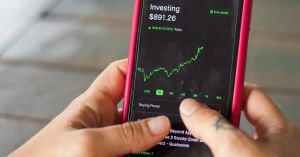 How to Tolerate Financial Uncertainty While Investing