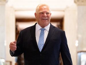 Scott Stinson: Mark Carney's airport plans get a gushing endorsement from Doug Ford