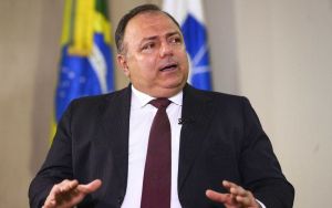 Serenidade de Cármen Lúcia expõe Plenário apequenado