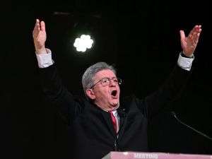 « Foutre au feu » la dette : le grand bluff de Mélenchon