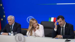 “Via il bollo sulla prima auto”. Il governo si avvia alle elezioni con un’idea berlusconiana