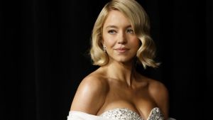 Sydney Sweeney mostra le tette ed è scandalo. Ma il problema non era negli occhi di chi guarda?