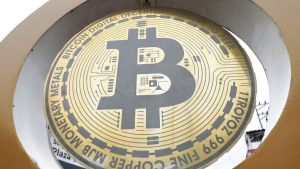 La paradoja de la “democratización” en el ecosistema cripto: ¿Una forma de repartir el poder o de invisibilizarlo?