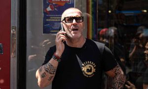 El líder de Desokupa se sienta este jueves ante el juez por posibles delitos de injurias y calumnias contra la fiscal Susana Gisbert