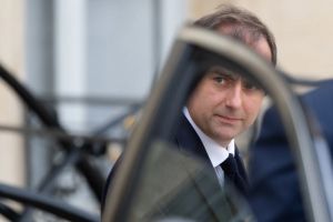 Prix des carburants : plutôt que d’agir contre la hausse, le gouvernement Lecornu se complaît dans un service minimum