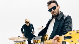 Cesare Cremonini, Paparazzi e il suono garage rock per Amateur: 
