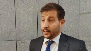 Los detenidos por la agresión a Rosón y Fernández, ante el juez: La defensa de tres de los implicados niega una motivación política