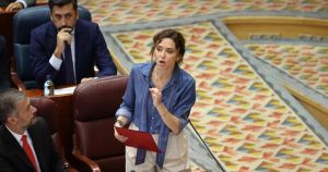 La oposición pone a Ayuso contra las cuerdas antes de la comparecencia del consejero “¿Cuánto son 2 + 2?”