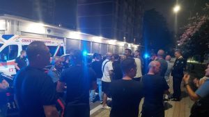 Rozzano, aggressioni e tensione nel quartiere popolare: cittadini in piazza contro lo spaccio