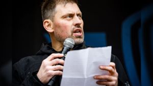 Boerenleider FDF roept op bewijsmateriaal brandstichting te verwijderen vanwege politie-invallen
