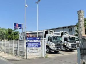 Bacoli, sequestrato centro raccolta rifiuti gestito da società in house del Comune. Materiali pericolosi nell'isola ecologica: due indagati