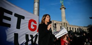 Qu’est‑ce que le « fascisme de la fin des temps » dénoncé par Naomi Klein ?