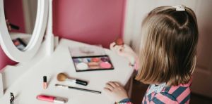 Cremas, perfumes, maquillaje y ‘skincare’ pueden esconder un daño para niñas y adolescentes