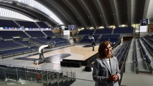 El Palacio de los Deportes de Oviedo pasa página tras la inundación: pista lista para el primer partido de baloncesto