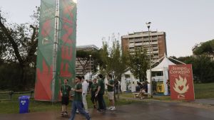 La difficoltà di non essere più underdog, secondo i giovani meloniani alla festa di Gn