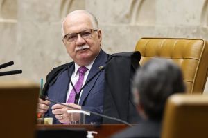 Fachin renuncia à coerência por Mendonça