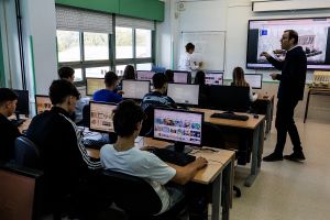 Autopsia de la escuela: por qué el desastre educativo de España no es equidad, es guillotina