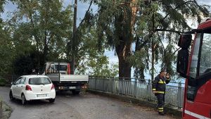 Sarzana, piove dentro il Comune. Allagati gli uffici al terzo piano
