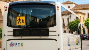 Servicio de autobús para acudir al centro escolar... ¡Con fundamento!