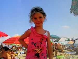 Caivano, carenze igieniche in casa: allontanati dal papà i tre fratellini di Fortuna, la bimba uccisa