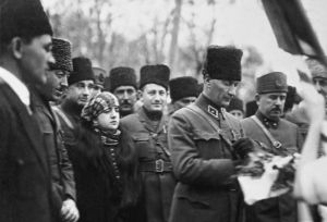 ATATÜRK’E GÖRE İÇ CEPHE NASIL OLUR