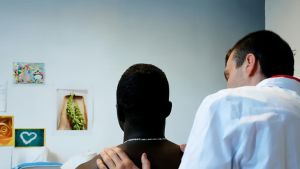 L’atto di accusa della Procura: “Una rete organizzata di medici contro i centri di rimpatrio” /