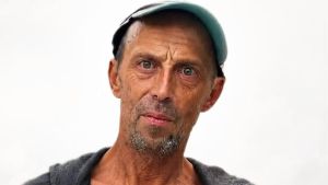 Pestato a morte nel parcheggio, arrestato il sesto giovane: “Infierì su Nicola Musiani mentre era semi-incosciente”