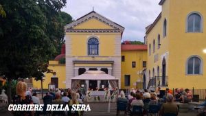 Pozzuoli, il parroco di San Gennaro dopo il terremoto di luglio celebra la messa sul sagrato: «Il miracolo della pietra non sarà visibile, ma porteremo all’aperto il busto»
