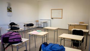 Terzigno, va al liceo con un coltello di 18 centimetri nello zaino: il giorno prima aveva litigato con un compagno