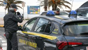 “Spendo 30mila euro in un giorno”. L’imprenditore si vanta in tv e la finanza attiva i controlli: scoperti redditi non dichiarati