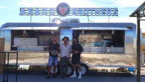 Steaks und Burger aus dem Streamliner: Die Stadt hat nun ein neues wie ungewöhnliches Angebot