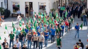 Duemila penne nere a Venzone: il Battaglione Tolmezzo riceve la cittadinanza onoraria