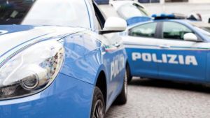 Litigano per la postazione alle slot machine, uomo accoltellato in un bar in via Cairoli a Pavia