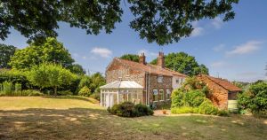 Georgian cottage with extensive garden to rent in Salhouse for £1,695pcm