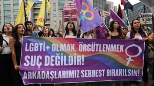 Türkei: Nach Razzien gegen LGBTQ-Vereine – was bedeutet das für Urlauber?