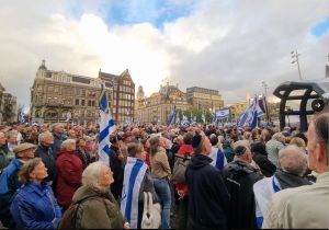 Thousands rally for Israel in Amsterdam; dozens of counter-protesters arrested