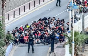 Police move Ceuta migrants off beaches in Spanish enclave