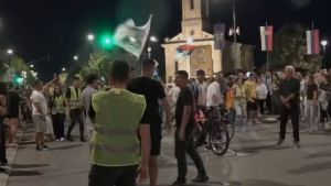 Više stotina građana u Gornjem Milanovcu dočekalo studente bicikliste uz vatromet i baklje