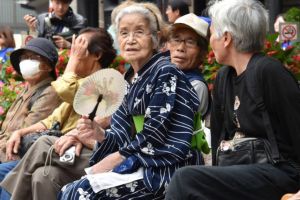 Çok yaşa ama çok da Japonlaşma!