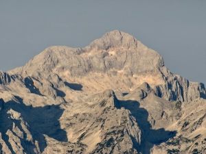 (NA ZRAKU) Kolumna Matevža Lenarčiča: Ledeniki, voda in vlada
