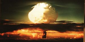 KI ist die Atombombe für alle. Und das lehrt uns, wie man sie entschärfen könnte