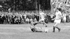Quel gol di Sandro Mazzola al Vasas, l’Italia davanti alla tv in bianco e nero come in un vecchio cortile /