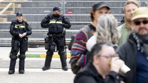 Dertig mensen bij tegendemonstratie Spuiplein Den Haag