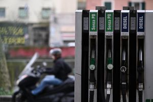 Carburanti, in autostrada il diesel sfiora i 2,8 euro. Picchi oltre i 3,1 sulla rete ordinaria