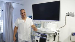José Martín Pérez Pariente, jefe del Servicio de Digestivo del Hospital Universitario de Cabueñes: 