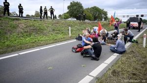 ME haalt XR-blokkeerders op A12 bij Zevenaar van weg