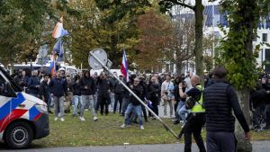 Noodbevel voor deel Den Haag na gewelddadigheden Malieveld